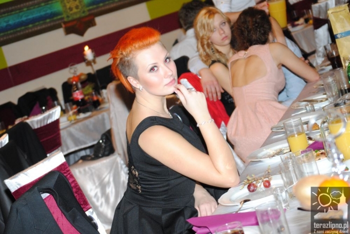 Niech żyje bal! Studniówka w lipnowskim ogólniaku - fotoreportaż