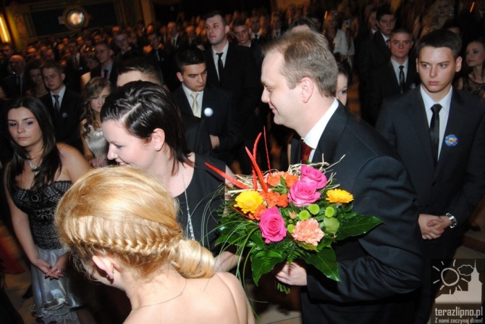 Niech żyje bal! Studniówka w lipnowskim ogólniaku - fotoreportaż