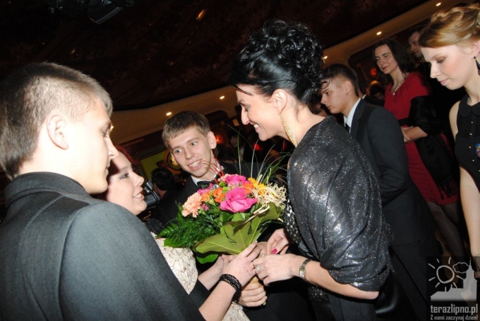 Niech żyje bal! Studniówka w lipnowskim ogólniaku - fotoreportaż