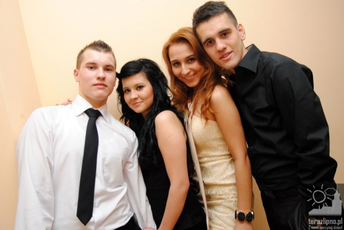 Niech żyje bal! Studniówka w lipnowskim ogólniaku - fotoreportaż