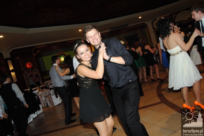 Niech żyje bal! Studniówka w lipnowskim ogólniaku - fotoreportaż