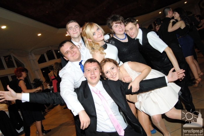 Niech żyje bal! Studniówka w lipnowskim ogólniaku - fotoreportaż