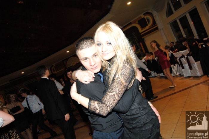 Niech żyje bal! Studniówka w lipnowskim ogólniaku - fotoreportaż