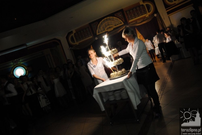 Niech żyje bal! Studniówka w lipnowskim ogólniaku - fotoreportaż