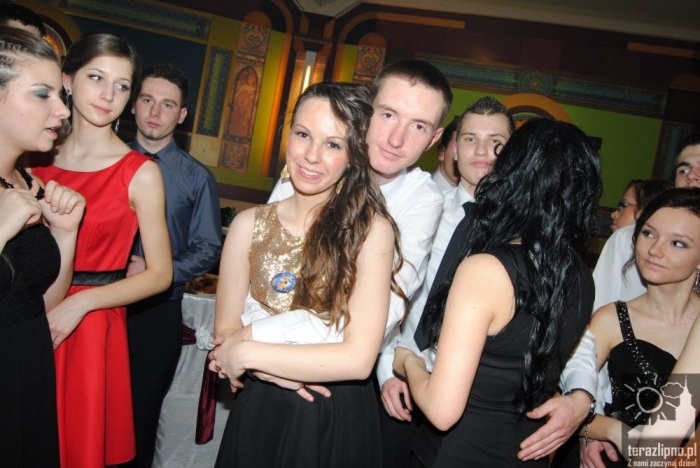 Niech żyje bal! Studniówka w lipnowskim ogólniaku - fotoreportaż