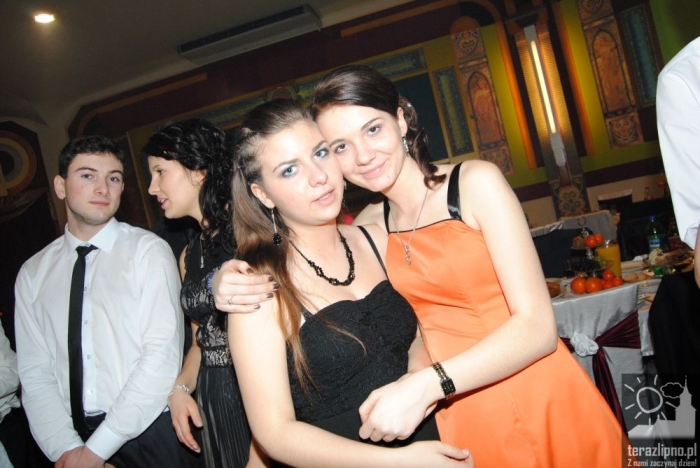 Niech żyje bal! Studniówka w lipnowskim ogólniaku - fotoreportaż