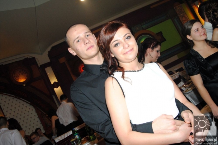 Niech żyje bal! Studniówka w lipnowskim ogólniaku - fotoreportaż