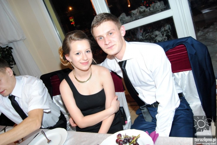 Niech żyje bal! Studniówka w lipnowskim ogólniaku - fotoreportaż