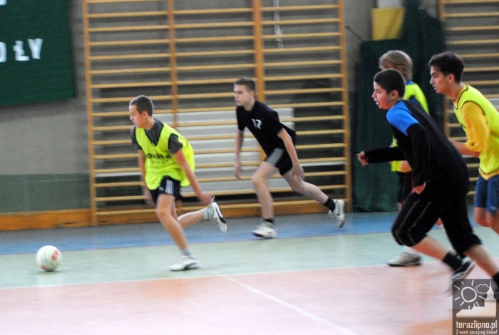 Fotorelacja z turnieju piłki nożnej w gimnazjum - zdjęcia