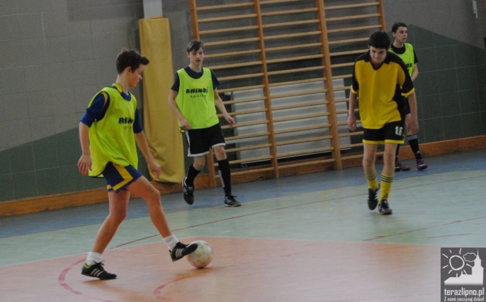 Fotorelacja z turnieju piłki nożnej w gimnazjum - zdjęcia