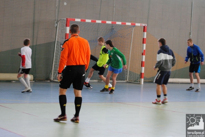 Fotorelacja z turnieju piłki nożnej w gimnazjum - zdjęcia