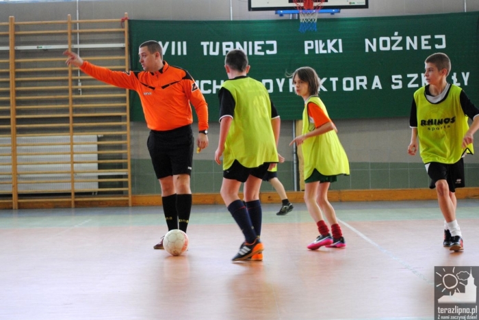 Fotorelacja z turnieju piłki nożnej w gimnazjum - zdjęcia