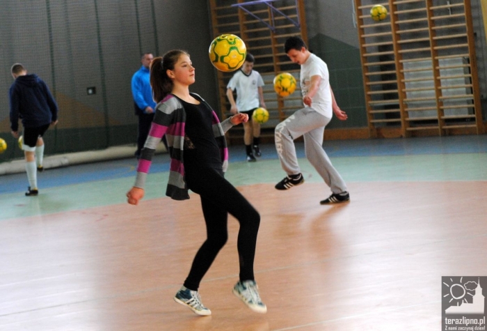 Fotorelacja z turnieju piłki nożnej w gimnazjum - zdjęcia