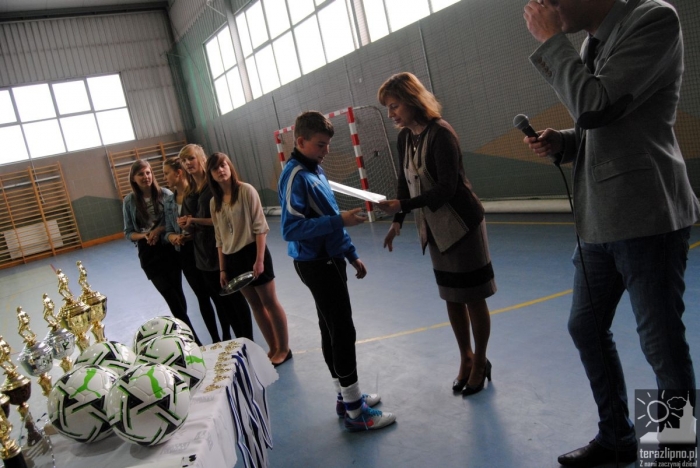 Fotorelacja z turnieju piłki nożnej w gimnazjum - zdjęcia