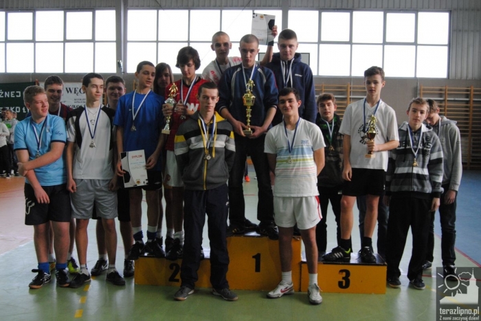 Fotorelacja z turnieju piłki nożnej w gimnazjum - zdjęcia