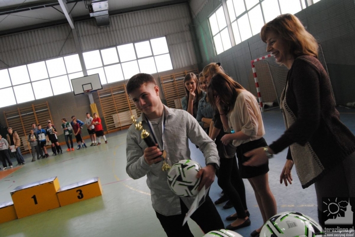 Fotorelacja z turnieju piłki nożnej w gimnazjum - zdjęcia