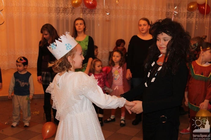 Bal maskowy z funkcjonariuszami - fotoreportaż