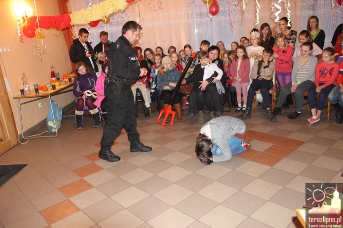 Bal maskowy z funkcjonariuszami - fotoreportaż