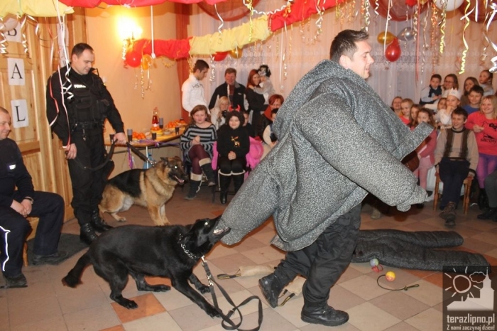 Bal maskowy z funkcjonariuszami - fotoreportaż