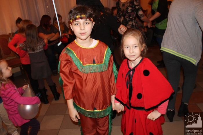 Bal maskowy z funkcjonariuszami - fotoreportaż