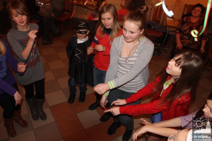 Bal maskowy z funkcjonariuszami - fotoreportaż