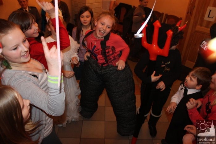 Bal maskowy z funkcjonariuszami - fotoreportaż