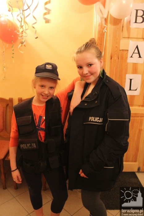 Bal maskowy z funkcjonariuszami - fotoreportaż