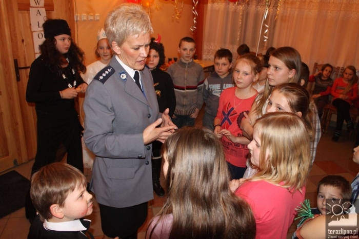 Bal maskowy z funkcjonariuszami - fotoreportaż