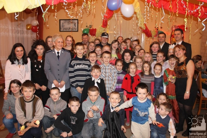 Bal maskowy z funkcjonariuszami - fotoreportaż