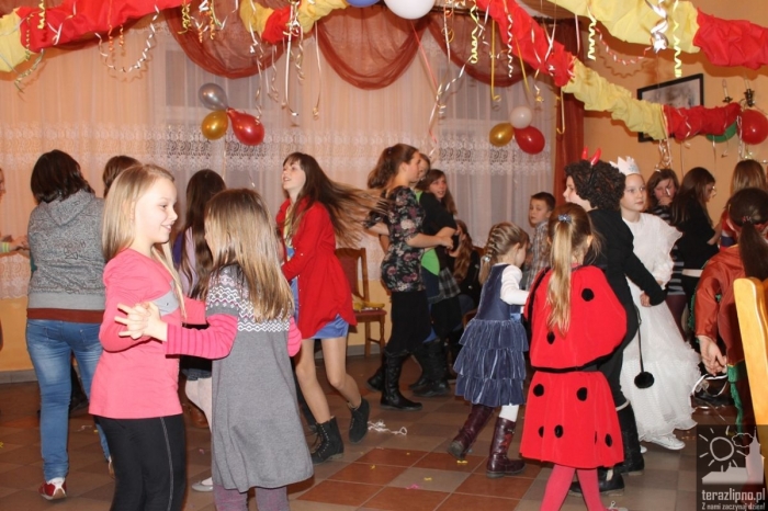 Bal maskowy z funkcjonariuszami - fotoreportaż