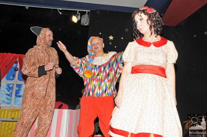 Nauczyciele trójki zagrali dla Ewy - fotoreportaż