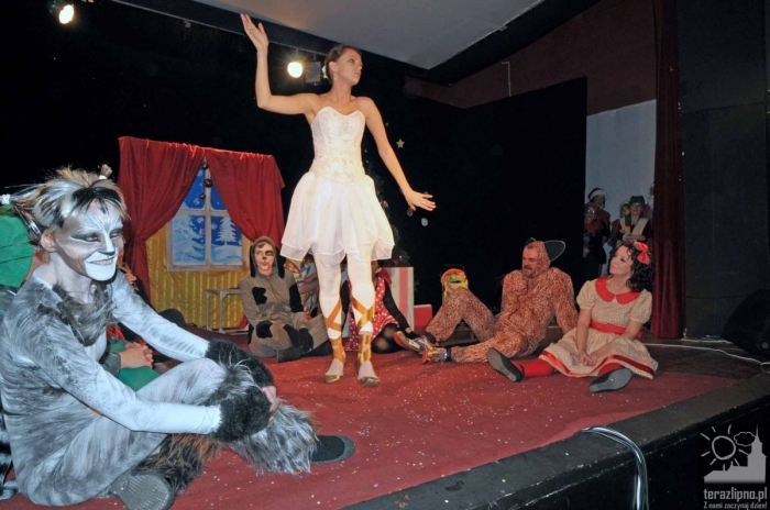 Nauczyciele trójki zagrali dla Ewy - fotoreportaż