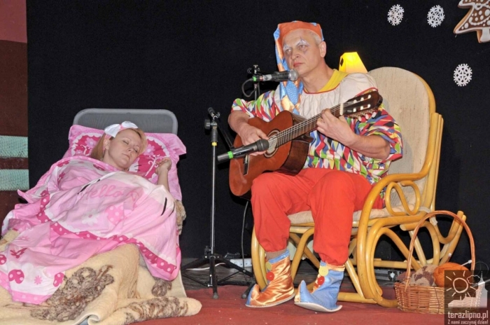 Nauczyciele trójki zagrali dla Ewy - fotoreportaż