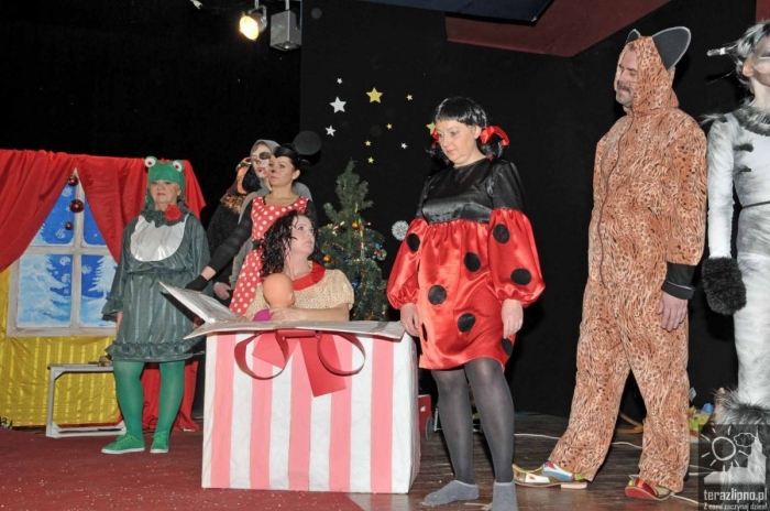 Nauczyciele trójki zagrali dla Ewy - fotoreportaż