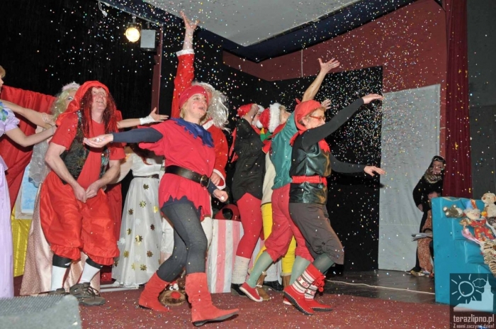 Nauczyciele trójki zagrali dla Ewy - fotoreportaż