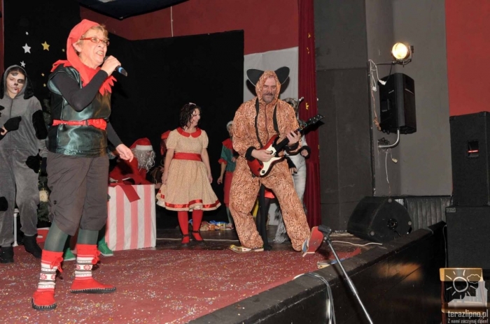 Nauczyciele trójki zagrali dla Ewy - fotoreportaż