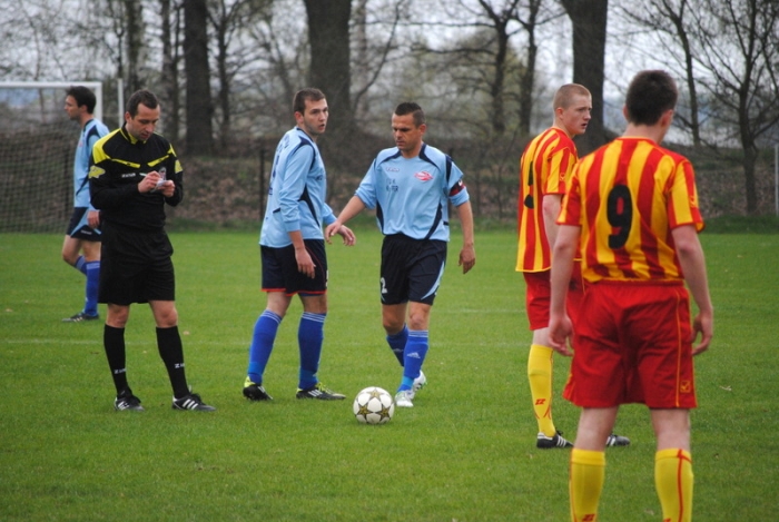 Zostawili na boisku serce i zdobyli wyjazdowe trzy punkty! - fotoreportaż