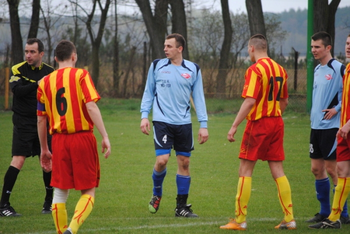 Zostawili na boisku serce i zdobyli wyjazdowe trzy punkty! - fotoreportaż