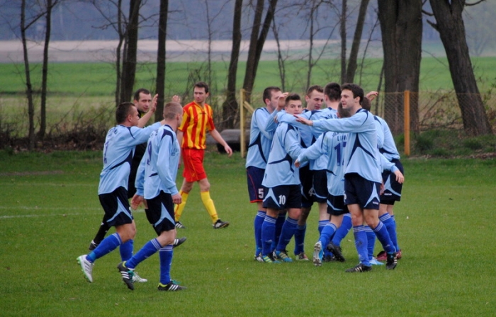 Zostawili na boisku serce i zdobyli wyjazdowe trzy punkty! - fotoreportaż