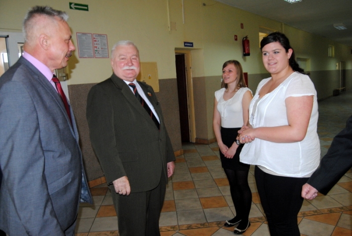 Prezydent spotkał się z uczniami. Zwiedził również szpital - fotoreportaż