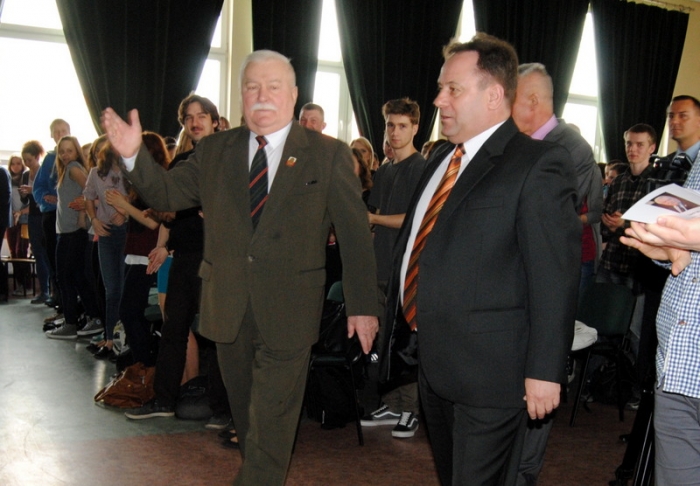Prezydent spotkał się z uczniami. Zwiedził również szpital - fotoreportaż