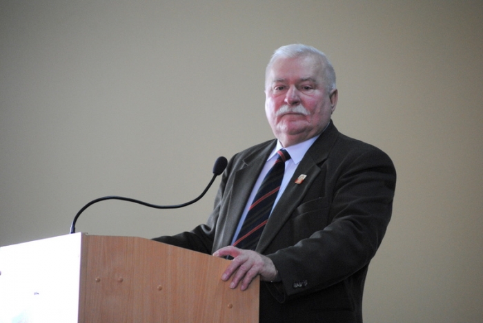 Prezydent spotkał się z uczniami. Zwiedził również szpital - fotoreportaż