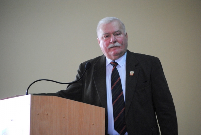 Prezydent spotkał się z uczniami. Zwiedził również szpital - fotoreportaż