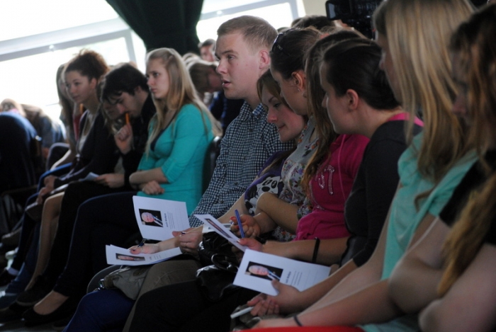 Prezydent spotkał się z uczniami. Zwiedził również szpital - fotoreportaż