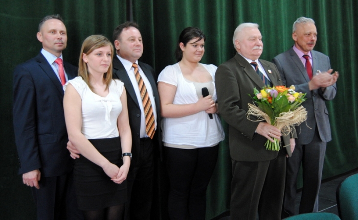 Prezydent spotkał się z uczniami. Zwiedził również szpital - fotoreportaż