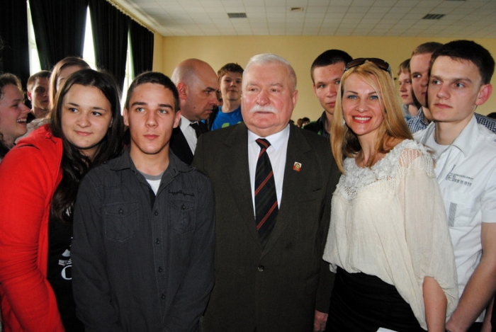 Prezydent spotkał się z uczniami. Zwiedził również szpital - fotoreportaż