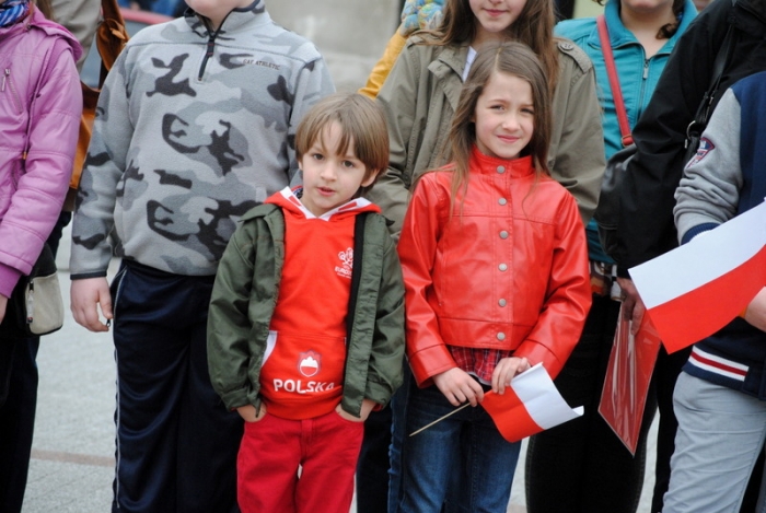 Święto flagi państwowej! Biało - czerwono na Placu Dekerta - fotoreportaż