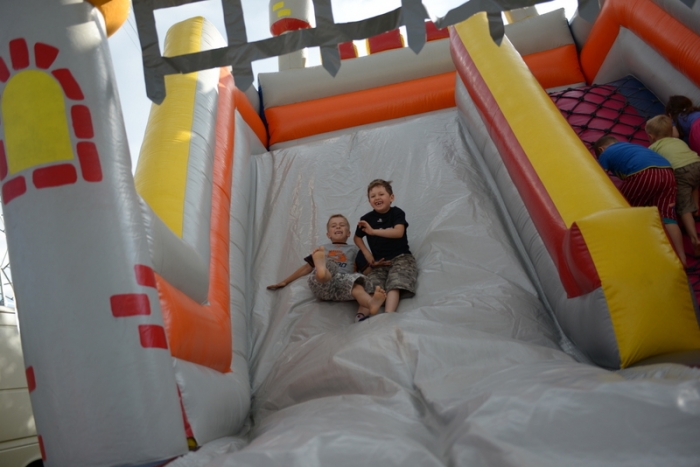 Piknik rodzinny na osiedlu kwiatów - fotoreportaż