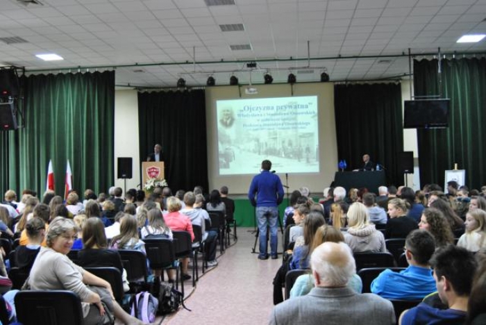 Sesja popularnonaukowa poświęcona Honorowemu Obywatelowi Miasta Lipna i jego ojcu - fotoreportaż