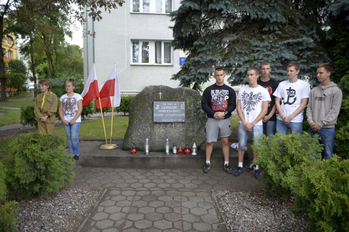 Oddali hołd w godzinę 